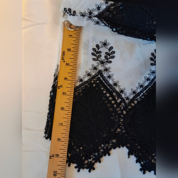 San Joy Elegant Black and White Crop Top - Picture 5 of 6